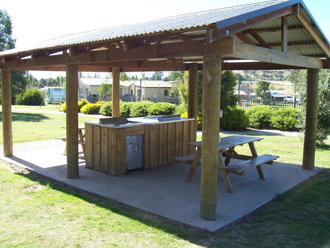Mansfield Holiday Park - Accommodation Rockhampton 2