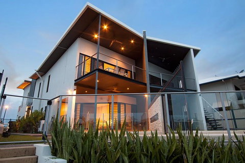 Marina Views Townhouse - Accommodation Rockhampton 0