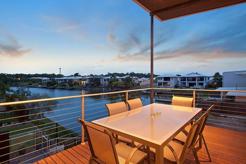 Marina Views Townhouse - Accommodation Rockhampton 1