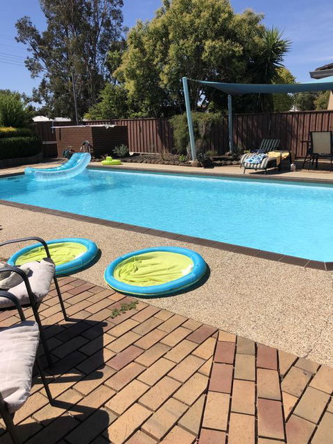 Maudie Bells - Accommodation Rockhampton 0