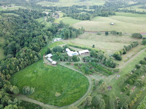 Mena Creek Flower House - Accommodation Rockhampton 3