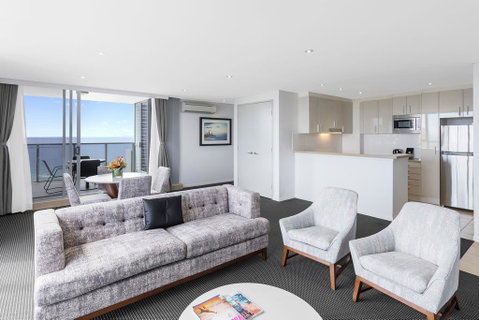 Meriton Suites Broadbeach - Accommodation Rockhampton 3