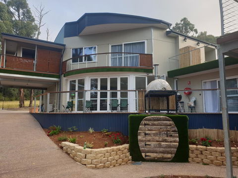 Merry Mary - Accommodation Rockhampton 0