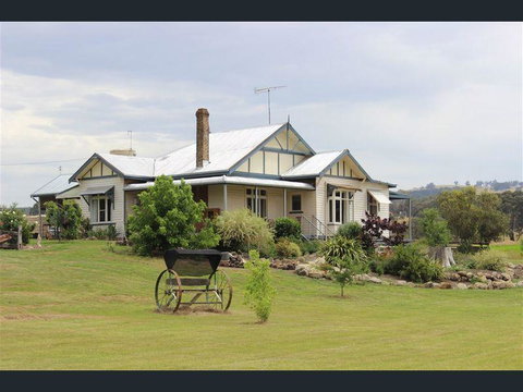 Merton Manor - Accommodation Rockhampton 0