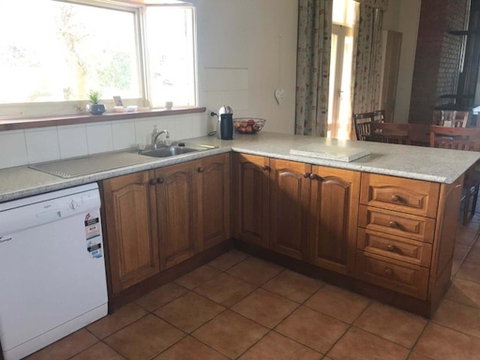 Merton Manor - Accommodation Rockhampton 1