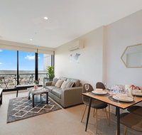 MH011A sense of flying between the ocean and sky - Accommodation Rockhampton