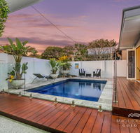 Miami Beachside Beach House - Accommodation Rockhampton