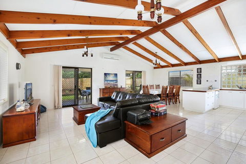 Michael Street 39, Golden Beach - Accommodation Rockhampton 3