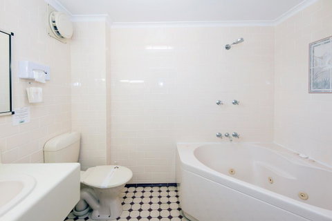 Mid City Motor Inn - Accommodation Rockhampton 1