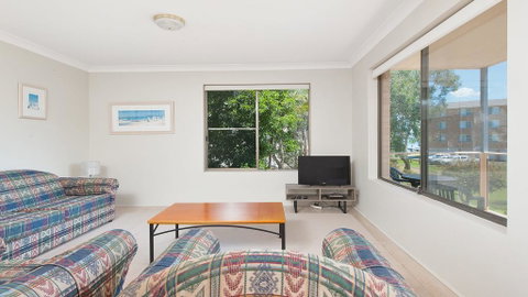 Mistral Close, Misthaven, 01, 12 - Accommodation Rockhampton 2