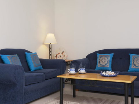 Mistral Close, Mistral Court, Unit 08, 17 - Accommodation Rockhampton 2