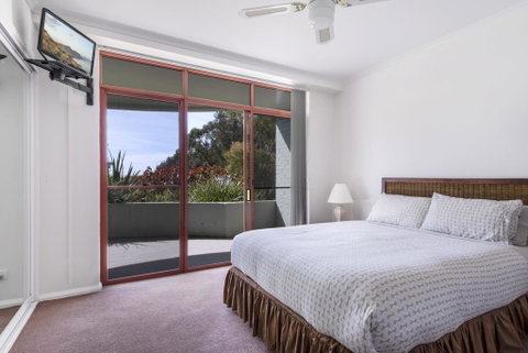 Mitchell Pde 2/1a - Fathoms - Accommodation Rockhampton 2