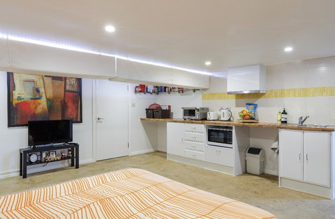 Modern & Homely Comfort - Accommodation Rockhampton 2