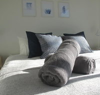 Modern 3 Bedroom Apt With FREE Parking Netflix Wifi  Welcome Wine by BnB Pro - Accommodation Rockhampton