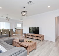 Modern and Spacious home near Curtin University - Accommodation Rockhampton