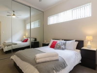 Modern Neat Convenient Apartment Close to Airport