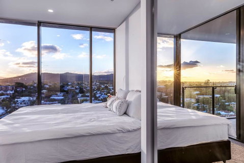 Modern, Carefree Living Style APT In Toowong&View - Accommodation Rockhampton 1
