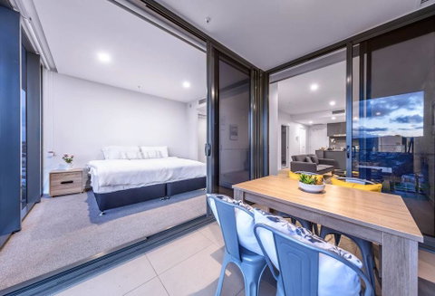 Modern, Carefree Living Style APT In Toowong&View - Accommodation Rockhampton 2