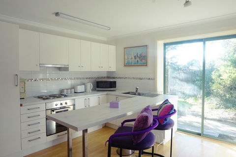 Moon House - Accommodation Rockhampton 2