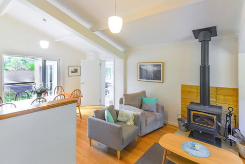 NATURE LOVERS DREAM // FIREPLACE //ACCESS TO HIKES - Accommodation Rockhampton 1