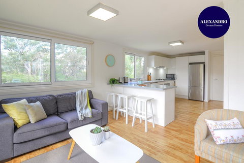 NATURE LOVERS DREAM // FIREPLACE //ACCESS TO HIKES - Accommodation Rockhampton 0