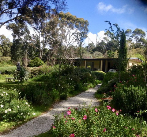 Naturescape - Accommodation Rockhampton 2