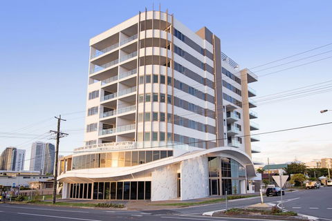 NEO Apartments Mermaid Beach - Accommodation Rockhampton 0