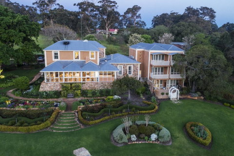 Grand Mercure Basildene Manor - Accommodation Rockhampton 0