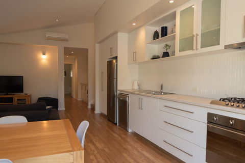 Cape Villas Dunsborough Unit 2 - Accommodation Rockhampton 3