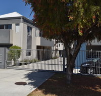 Central Executive Townhouse - Accommodation Rockhampton