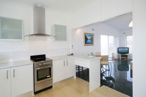 Summer Breeze - Holiday Or Business Apartment - Accommodation Rockhampton 5