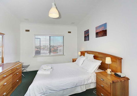 Summer Breeze - Holiday Or Business Apartment - Accommodation Rockhampton 1