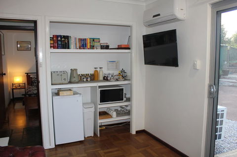 Jacaranda Hideaway Bed & Breakfast - Accommodation Rockhampton 4