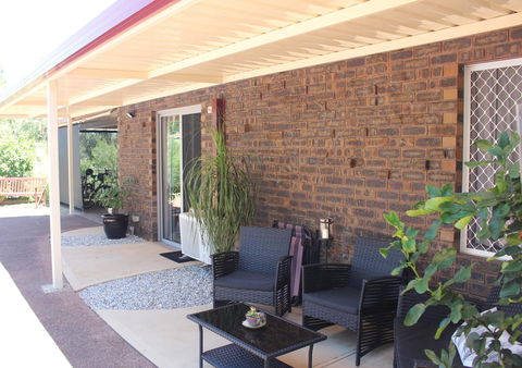 Jacaranda Hideaway Bed & Breakfast - Accommodation Rockhampton 12
