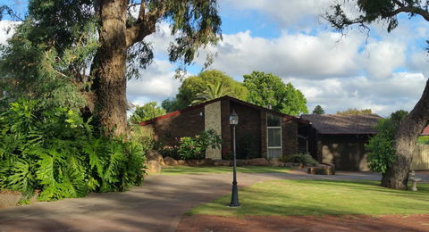 Jacaranda Hideaway Bed & Breakfast - Accommodation Rockhampton 16