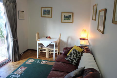 Jacaranda Hideaway Bed & Breakfast - Accommodation Rockhampton 3