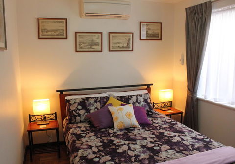 Jacaranda Hideaway Bed & Breakfast - Accommodation Rockhampton 2