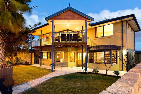 Mullaloo Beachfront Retreat - Accommodation Rockhampton 0