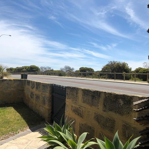 Mullaloo Beachfront Retreat - Accommodation Rockhampton 10