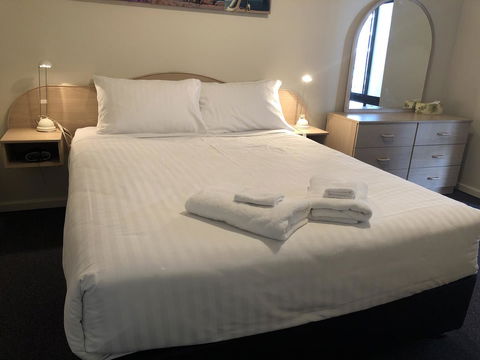 West Beach Lagoon 202 - Quiet & Ground Floor! - Accommodation Rockhampton 3