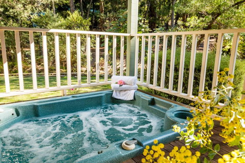 Riverglen Chalets - Accommodation Rockhampton 2