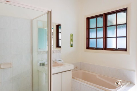 Riverglen Chalets - Accommodation Rockhampton 20