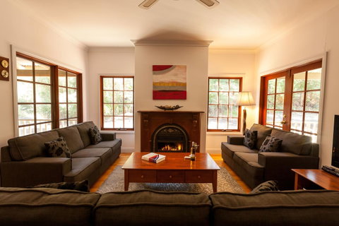 Riverglen Chalets - Accommodation Rockhampton 3