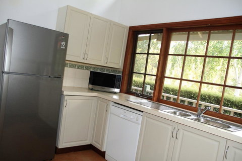 Riverglen Chalets - Accommodation Rockhampton 9