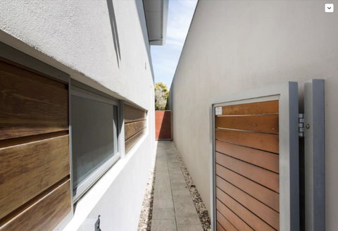 Adele's Luxury South Beach Apartment With King Bed - Accommodation Rockhampton 22