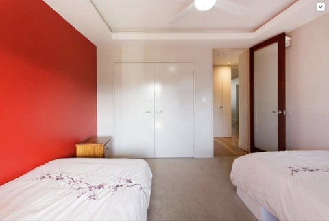 Adele's Luxury South Beach Apartment With King Bed - Accommodation Rockhampton 8