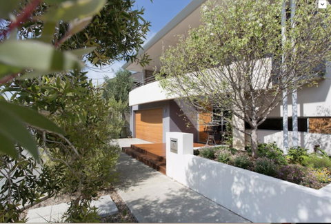 Adele's Luxury South Beach Apartment With King Bed - Accommodation Rockhampton 20