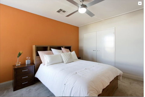Adele's Luxury South Beach Apartment With King Bed - Accommodation Rockhampton 3