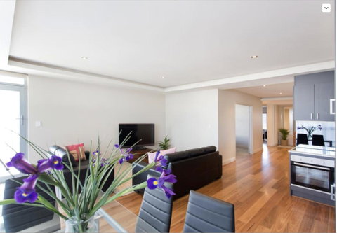 Adele's Luxury South Beach Apartment With King Bed - Accommodation Rockhampton 9