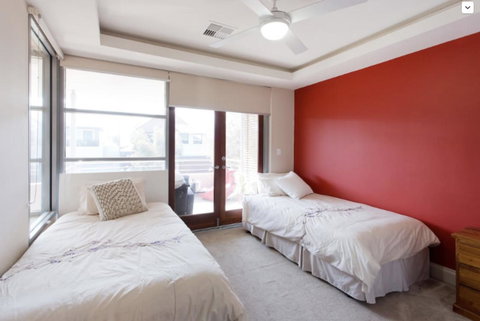 Adele's Luxury South Beach Apartment With King Bed - Accommodation Rockhampton 7